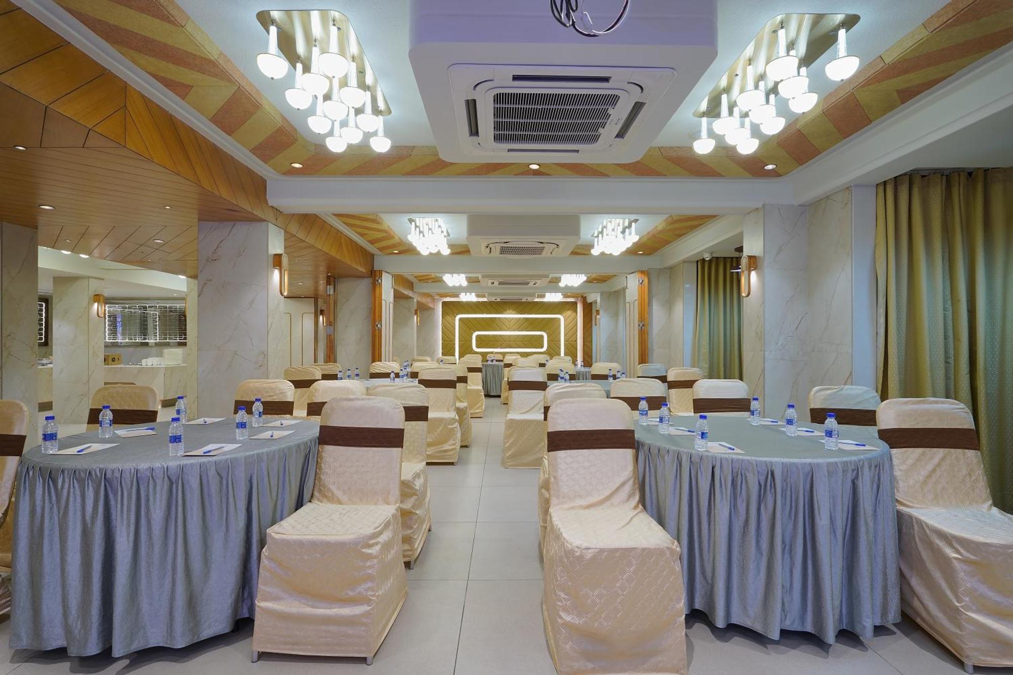Hotel Artilla Ahmedabad